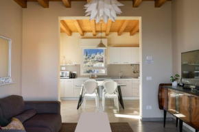 Casa con ampio terrazzo, vista lago e giardino Toscolano Maderno